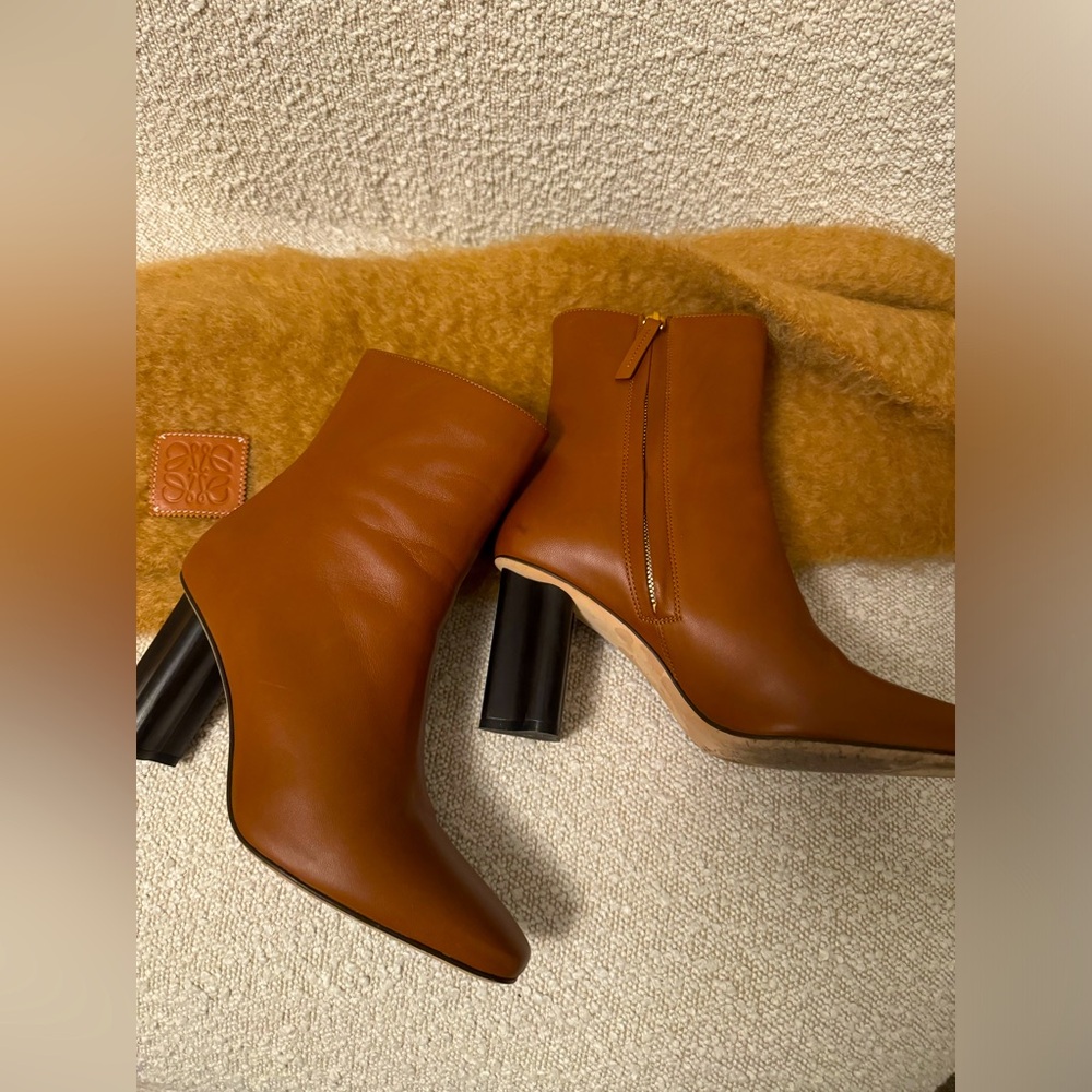 Want Les essentiels size 40 eu , fit a size 9 us